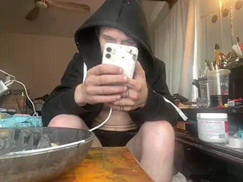 XanderOzzz online show from 12/17/25, 02:44