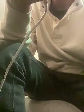 XanderOzzz online show from 12/17/25, 01:43