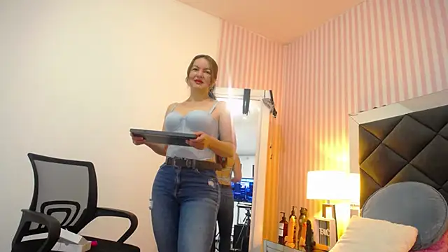 ViictoriaJones  online show from 12/15/25, 01:17