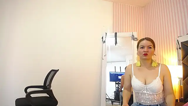 ViictoriaJones  online show from 12/18/25, 12:31