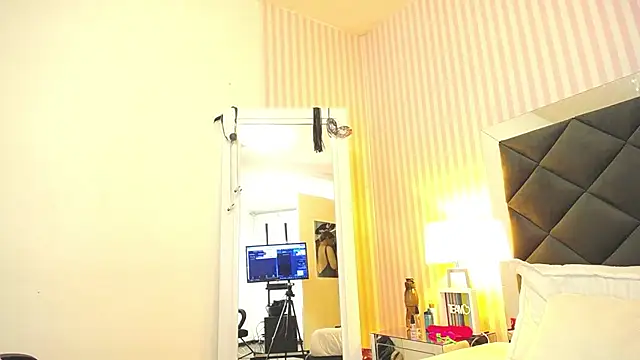 ViictoriaJones  online show from 11/26/25, 02:06