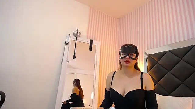 ViictoriaJones  online show from 10/31/25, 01:41