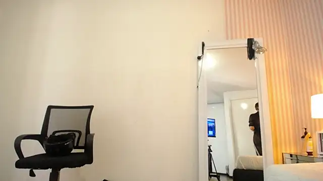 ViictoriaJones  online show from 11/12/25, 03:05