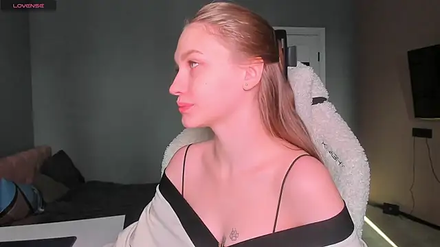 Snapshot of Ammi_bliss chatting on 11/14/25, 06:06 Ammi bliss online show from 11/14/25, 06:06