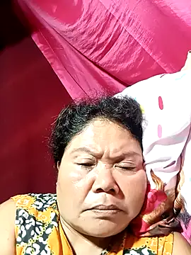 Snapshot of Mari_fvcks chatting on 10/12/25, 10:00 Mari fvcks online show from 10/12/25, 10:00