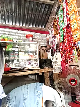 Snapshot of Mari_fvcks chatting on 10/19/25, 04:48 Mari fvcks online show from 10/19/25, 04:48