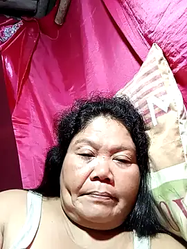 Snapshot of Mari_fvcks chatting on 11/16/25, 05:17 Mari fvcks online show from 11/16/25, 05:17