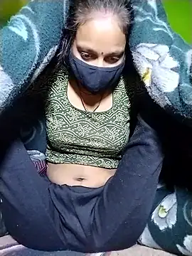 Snapshot of Punam_ji chatting on 01/11/26, 01:01 Punam ji online show from 01/11/26, 01:01