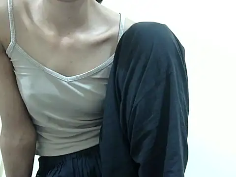 smallcuute online show from 11/18/25, 12:30