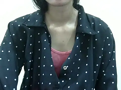 smallcuute online show from 11/27/25, 09:48