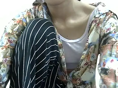 smallcuute online show from 11/24/25, 08:31