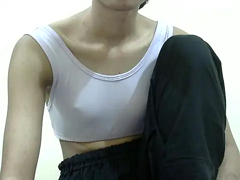 smallcuute online show from 12/04/25, 09:36