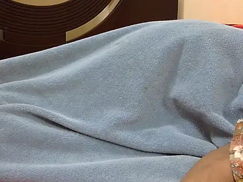 smallcuute online show from 11/17/25, 11:31