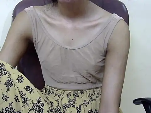 smallcuute online show from 10/29/25, 06:29