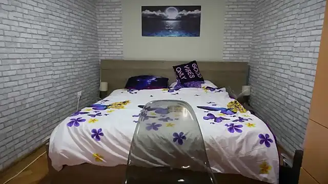 Snapshot of Ice_Bronx chatting on 02/08/26, 09:23 Ice Bronx online show from 02/08/26, 09:23