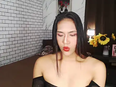 Snapshot of Latinahugecock chatting on 10/02/25, 06:50 Latinahugecock online show from 10/02/25, 06:50