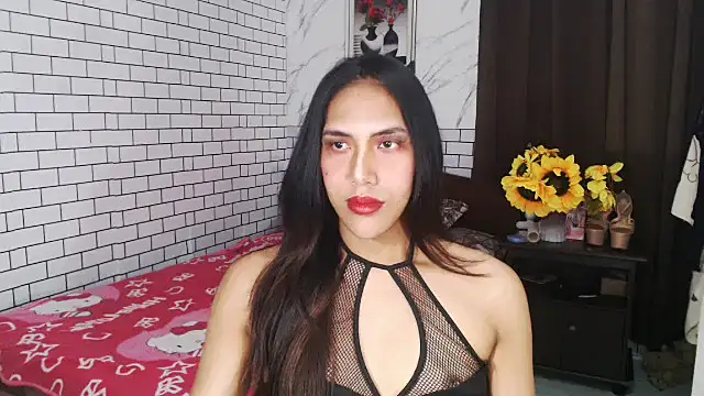 Snapshot of Latinahugecock chatting on 10/20/25, 01:11 Latinahugecock online show from 10/20/25, 01:11