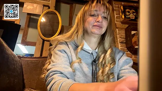 Snapshot of Lapussia chatting on 11/29/25, 01:55 Lapussia online show from 11/29/25, 01:55