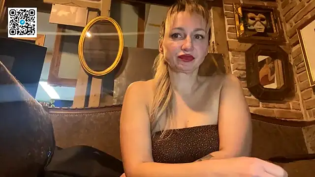 Snapshot of Lapussia chatting on 11/18/25, 08:12 Lapussia online show from 11/18/25, 08:12