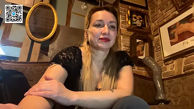 Snapshot of Lapussia chatting on 12/02/25, 08:10 Lapussia online show from 12/02/25, 08:10