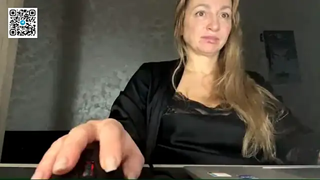 Snapshot of Lapussia chatting on 12/14/25, 07:41 Lapussia online show from 12/14/25, 07:41