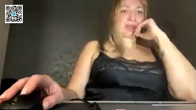 Snapshot of Lapussia chatting on 12/16/25, 09:19 Lapussia online show from 12/16/25, 09:19