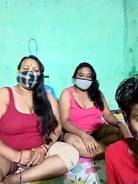 LoveOnStream online show from 11/04/25, 04:00