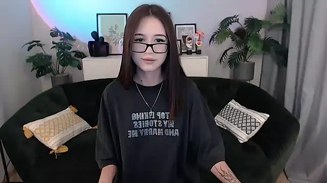 Snapshot of BlackEyesGirl chatting on 10/08/25, 06:26 BlackEyesGirl online show from 10/08/25, 06:26