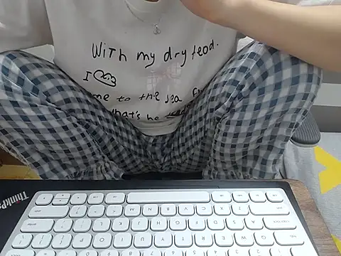 Lamoon 2k online show from 10/28/25, 03:51