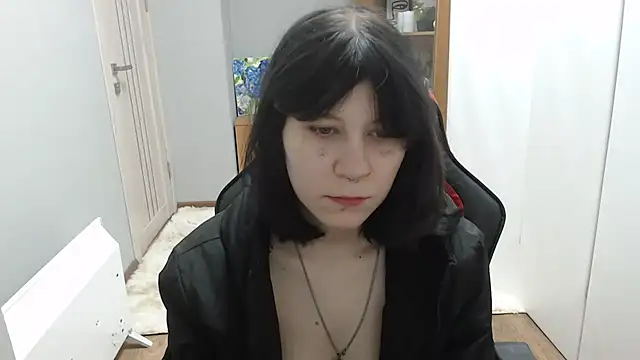 TinaQuiin online show from 12/19/25, 08:38