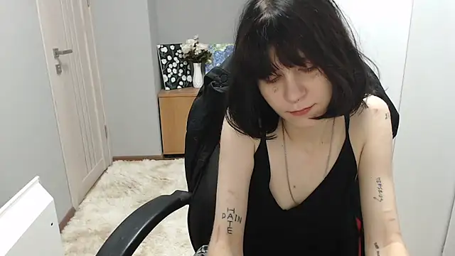 TinaQuiin online show from 10/17/25, 08:06