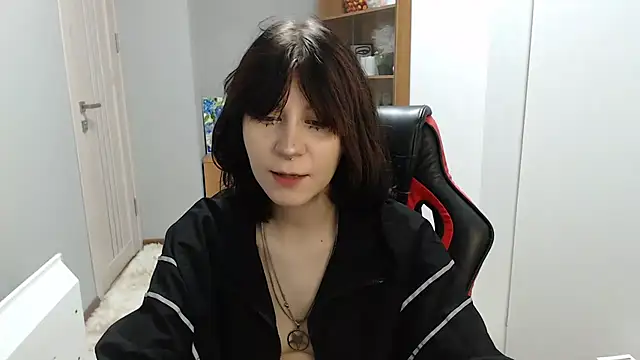 TinaQuiin online show from 11/22/25, 08:35