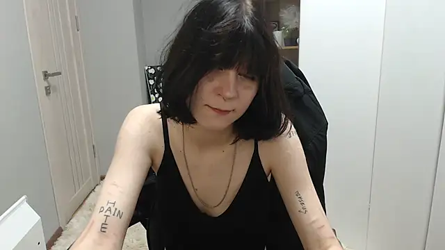 TinaQuiin online show from 10/10/25, 08:04