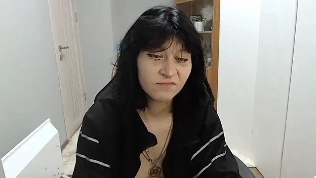 TinaQuiin online show from 11/26/25, 08:36