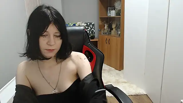 TinaQuiin online show from 11/29/25, 08:58