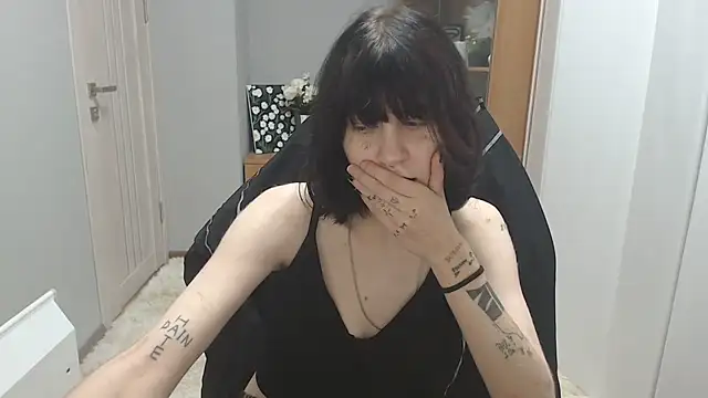 TinaQuiin online show from 10/24/25, 08:02