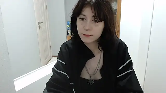 TinaQuiin online show from 11/16/25, 09:03