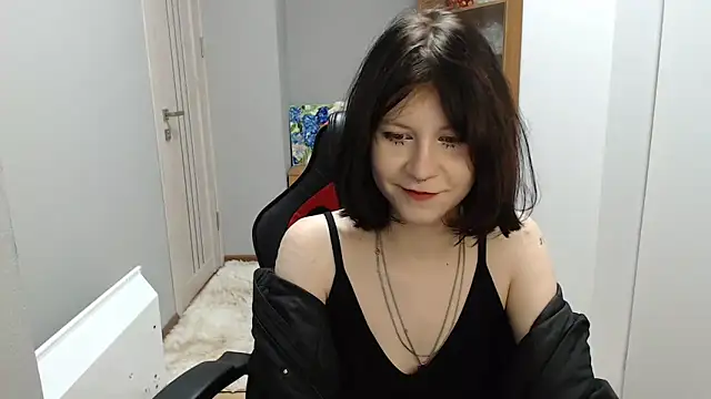 TinaQuiin online show from 11/19/25, 08:36