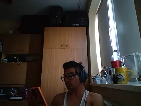 Lokomo32 online show from 05/17/26, 04:45