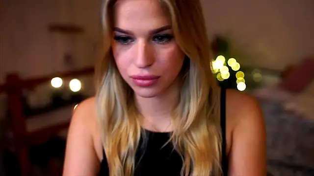 Snapshot of Emilyvanroessel chatting on 09/26/25, 01:18 Emilyvanroessel online show from 09/26/25, 01:18