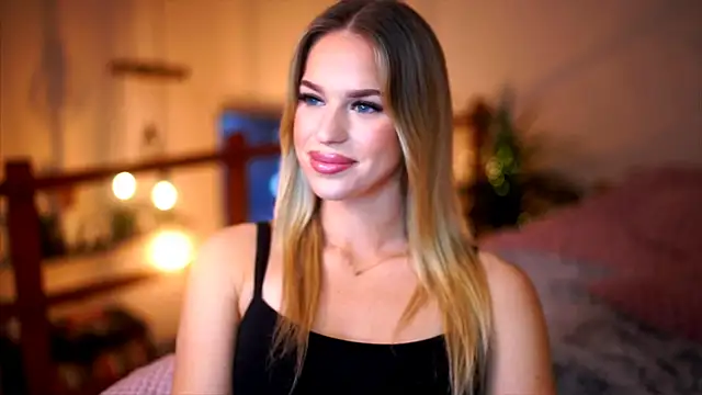 Snapshot of Emilyvanroessel chatting on 11/07/25, 04:33 Emilyvanroessel online show from 11/07/25, 04:33