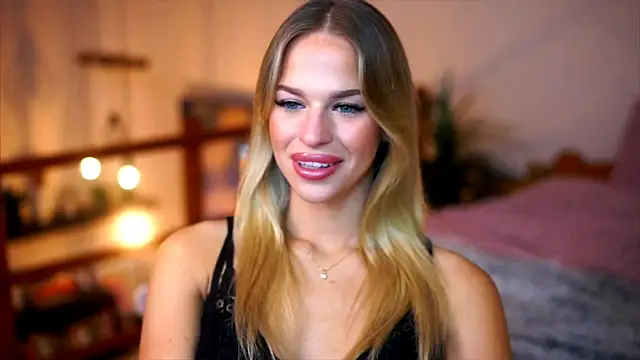 Emilyvanroessel online show from 11/25/25, 03:23