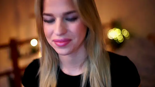 Snapshot of Emilyvanroessel chatting on 10/01/25, 11:36 Emilyvanroessel online show from 10/01/25, 11:36