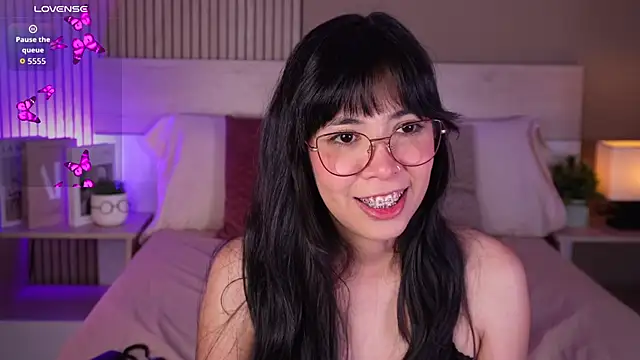 aprilqueenie online show from 05/15/26, 07:45