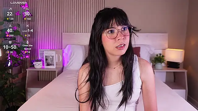 aprilqueenie online show from 06/26/26, 07:42
