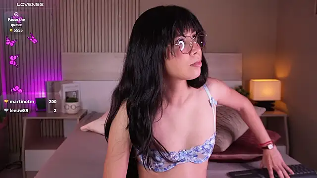 aprilqueenie online show from 06/11/26, 12:32