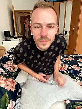 Skinny0150 online show from 10/26/25, 07:42