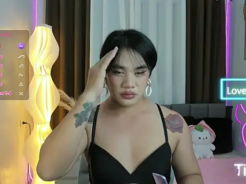 Malia Nicole online show from 10/23/25, 10:58