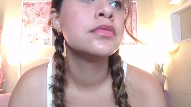 Snapshot of CurlyDani chatting on 02/22/26, 02:47 CurlyDani online show from 02/22/26, 02:47