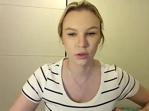 Snapshot of SadieBrilliance chatting on 10/08/25, 06:08 SadieBrilliance online show from 10/08/25, 06:08
